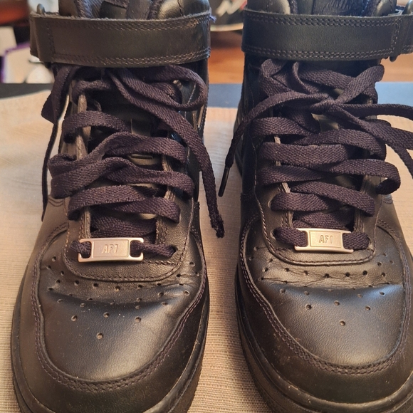 Nike Air Force Other - Stylish Black High-Top Sneakers